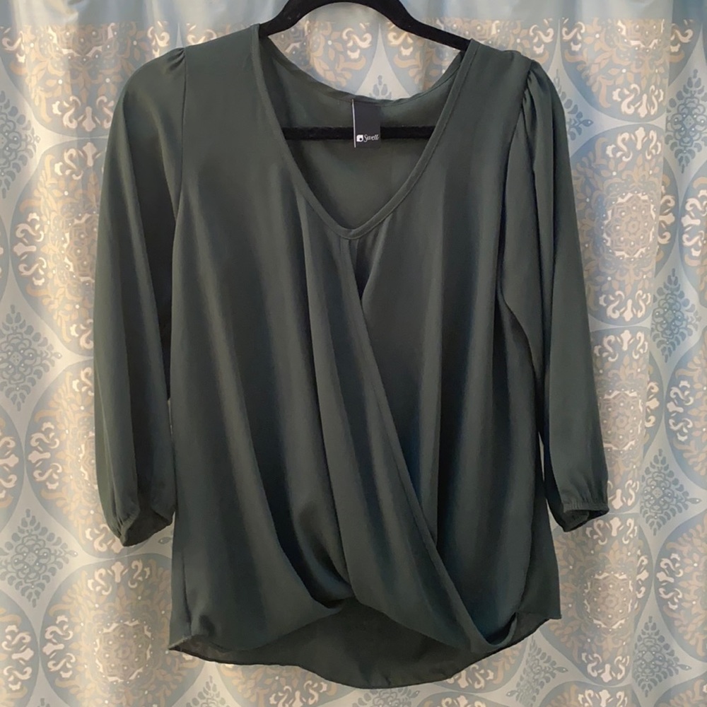 Women’s Green Top